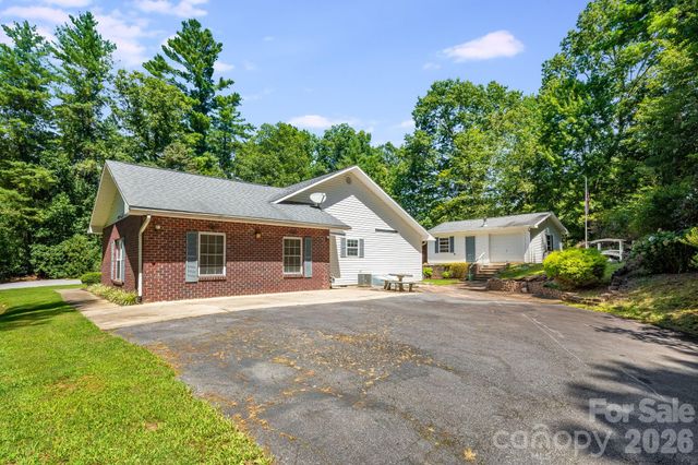 225 Arbor Lane, Hendersonville, NC 28791