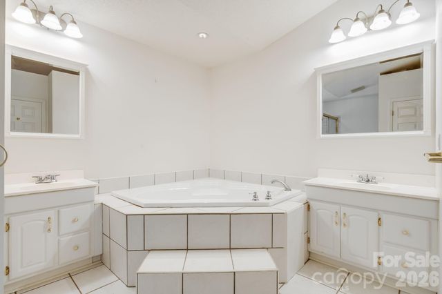 225 Arbor Lane, Hendersonville, NC 28791