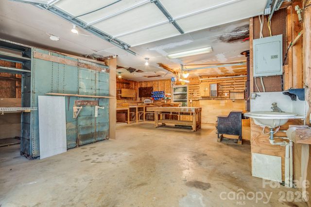 225 Arbor Lane, Hendersonville, NC 28791