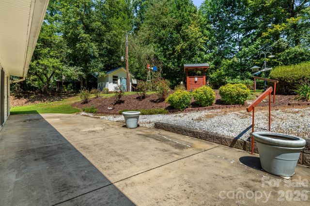 225 Arbor Lane, Hendersonville, NC 28791