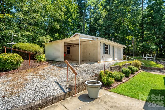 225 Arbor Lane, Hendersonville, NC 28791