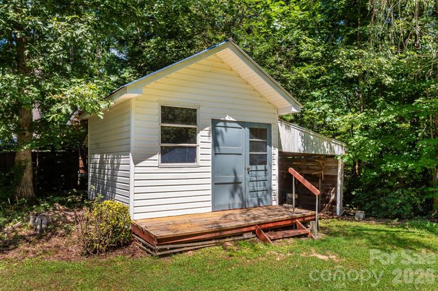 225 Arbor Lane, Hendersonville, NC 28791
