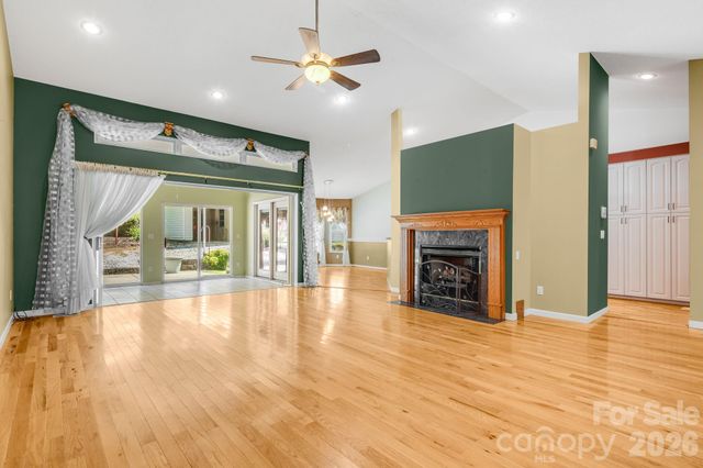 225 Arbor Lane, Hendersonville, NC 28791