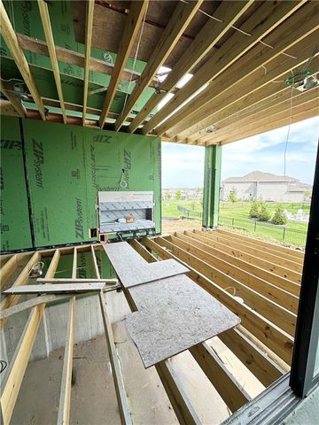 17325 Larsen Street W, Overland Park, KS 66221