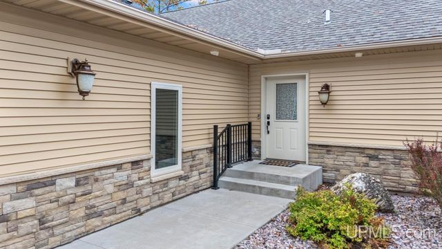 1263 Timber Ridge Road, Iron Mountain, MI 49801