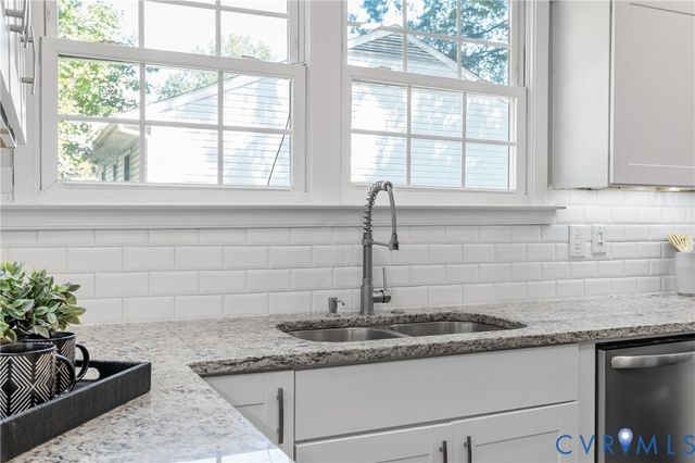 12 Lowell St, Highland Springs, VA 23223