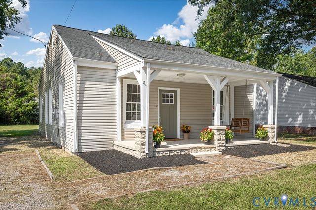 12 Lowell St, Highland Springs, VA 23223
