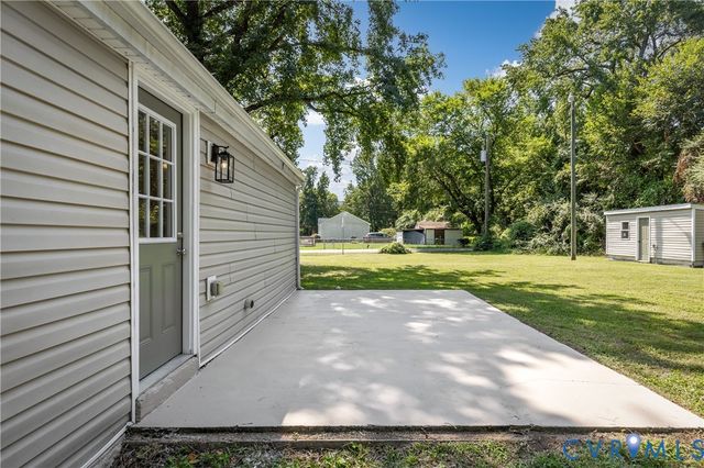 12 Lowell St, Highland Springs, VA 23223