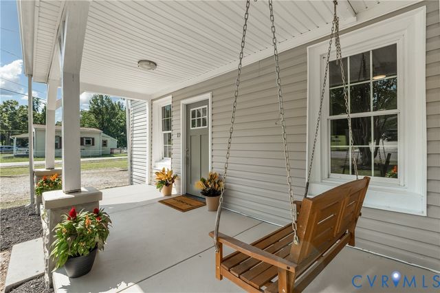 12 Lowell St, Highland Springs, VA 23223
