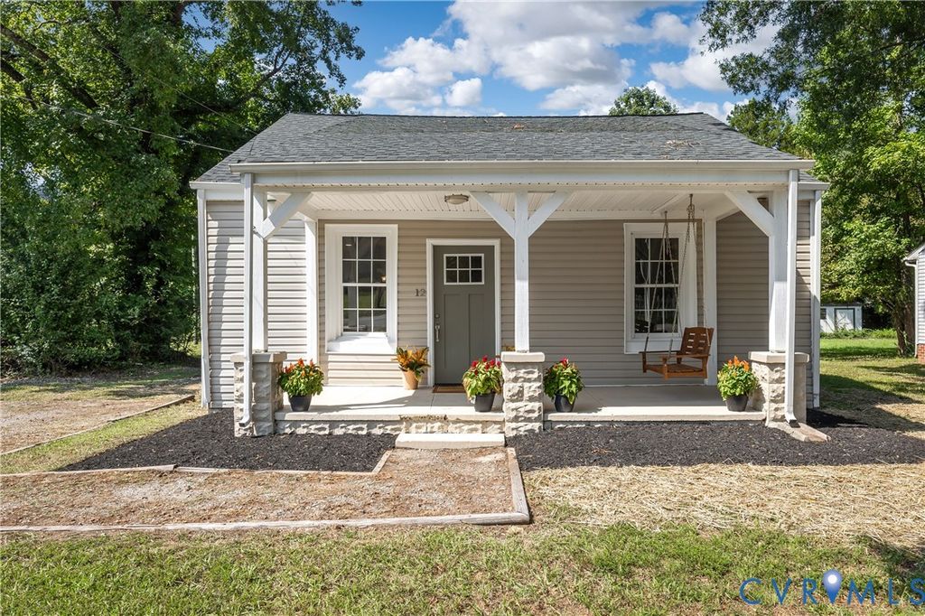 12 Lowell St, Highland Springs, VA 23223