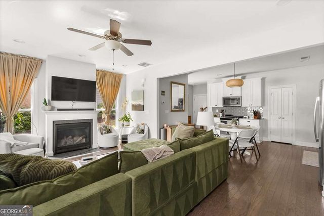 910 Westmoreland Circle NW, Atlanta, GA 30318