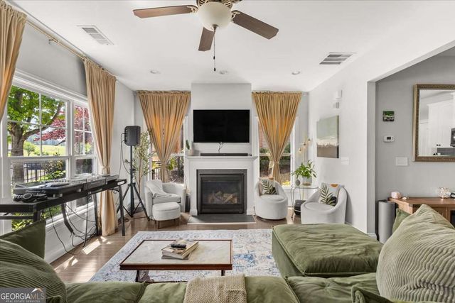 910 Westmoreland Circle NW, Atlanta, GA 30318