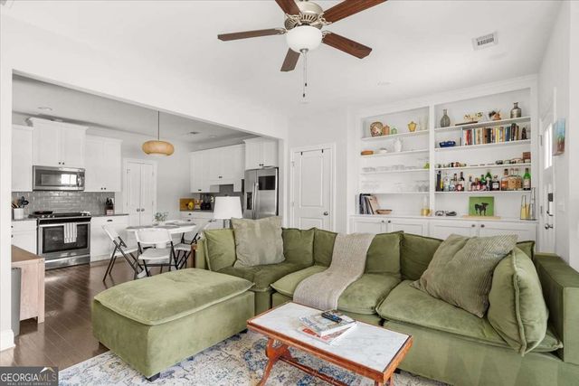 910 Westmoreland Circle NW, Atlanta, GA 30318