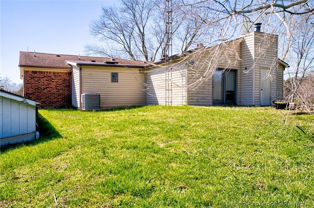 2007 Brown Road, Charlestown, IN 47111