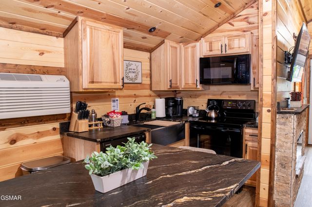 1656 Walker Trail, Sevierville, TN 37876