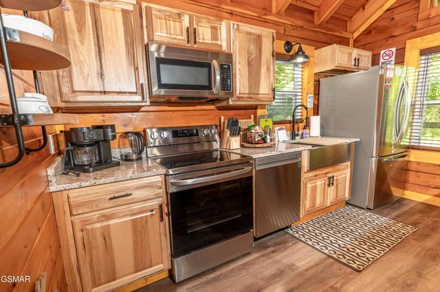 1656 Walker Trail, Sevierville, TN 37876