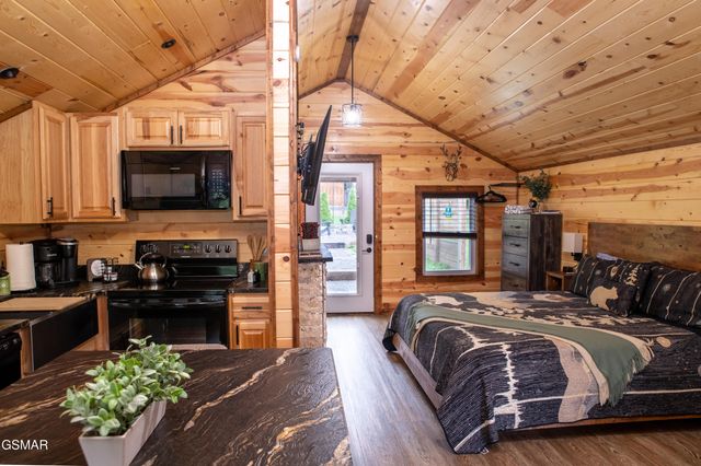 1656 Walker Trail, Sevierville, TN 37876
