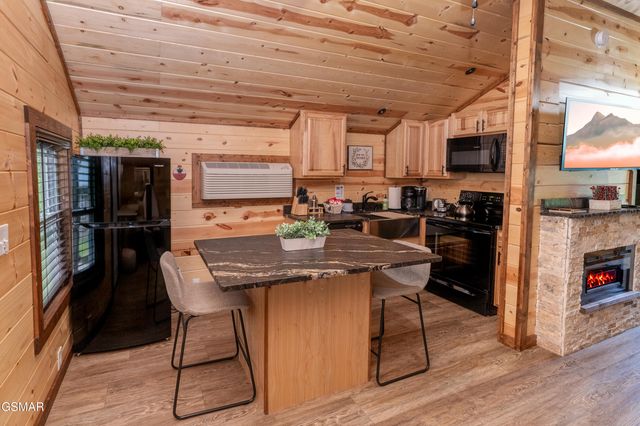 1656 Walker Trail, Sevierville, TN 37876