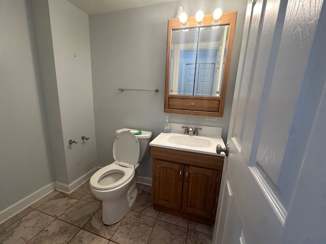5700 Dutch Mill Court B, Hanover Park, IL 60133