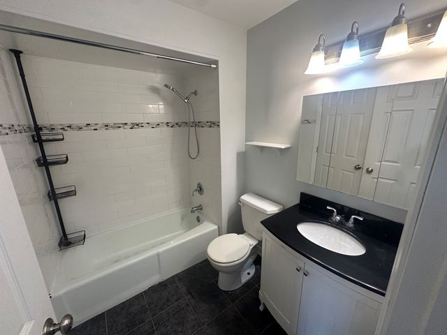 5700 Dutch Mill Court B, Hanover Park, IL 60133