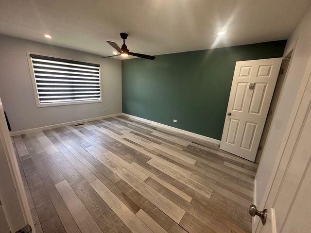 5700 Dutch Mill Court B, Hanover Park, IL 60133