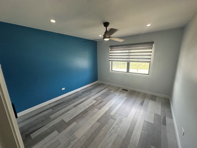 5700 Dutch Mill Court B, Hanover Park, IL 60133