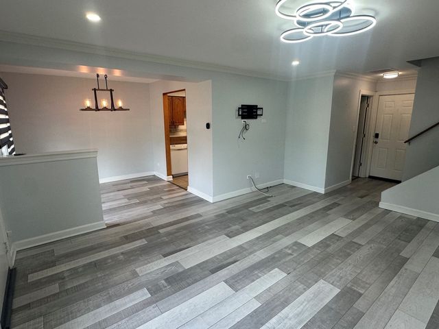 5700 Dutch Mill Court B, Hanover Park, IL 60133