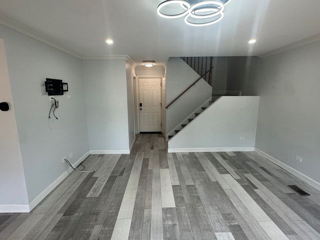 5700 Dutch Mill Court B, Hanover Park, IL 60133