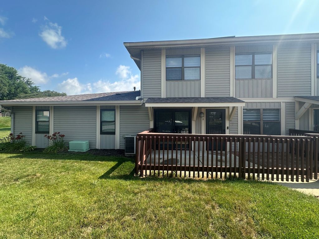 5700 Dutch Mill Court B, Hanover Park, IL 60133