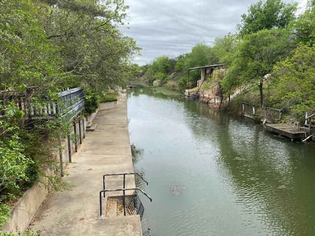 522 Circle DR, Sunrise Beach, TX 78643