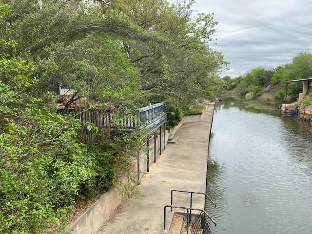 522 Circle DR, Sunrise Beach, TX 78643