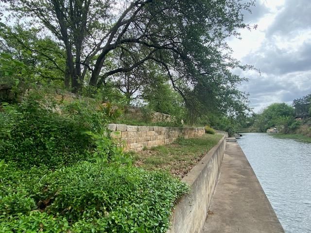 522 Circle DR, Sunrise Beach, TX 78643