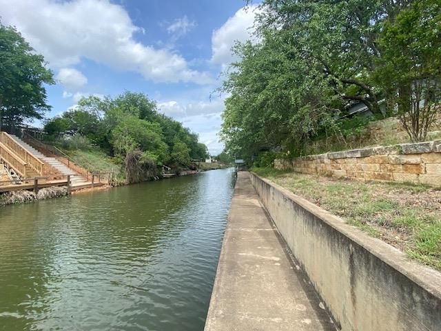 522 Circle DR, Sunrise Beach, TX 78643