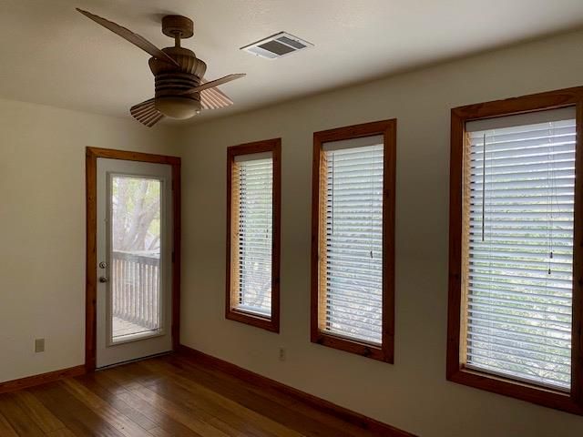 522 Circle DR, Sunrise Beach, TX 78643