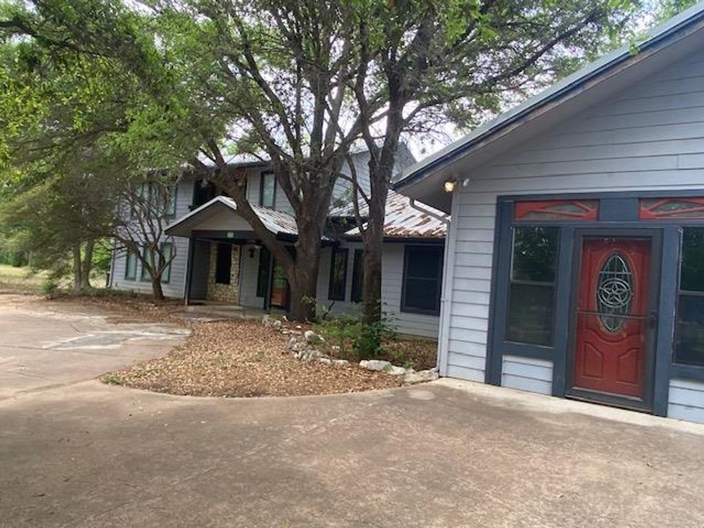 522 Circle DR, Sunrise Beach, TX 78643