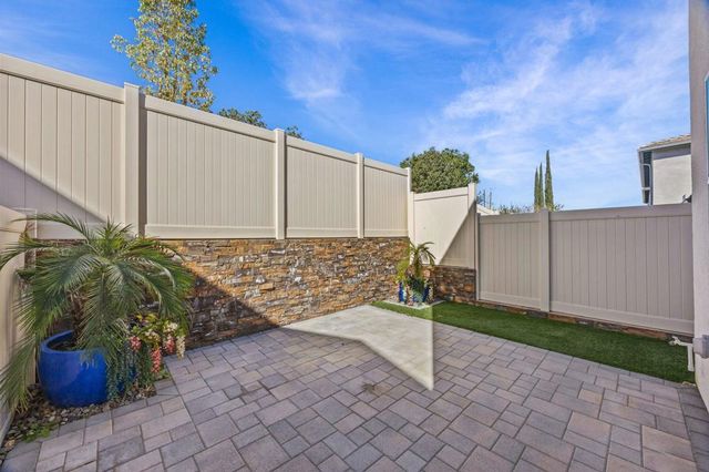 24569 Sonieta Court, Corona, CA 92883