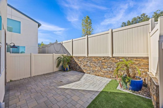 24569 Sonieta Court, Corona, CA 92883