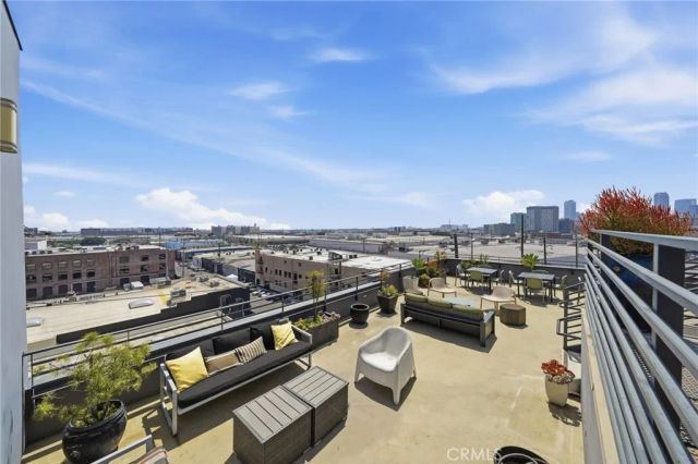 825 E 4th St 101, Los Angeles, CA 90013
