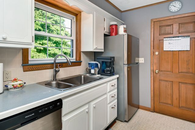 3539 S Broadway Avenue, Springfield, MO 65807