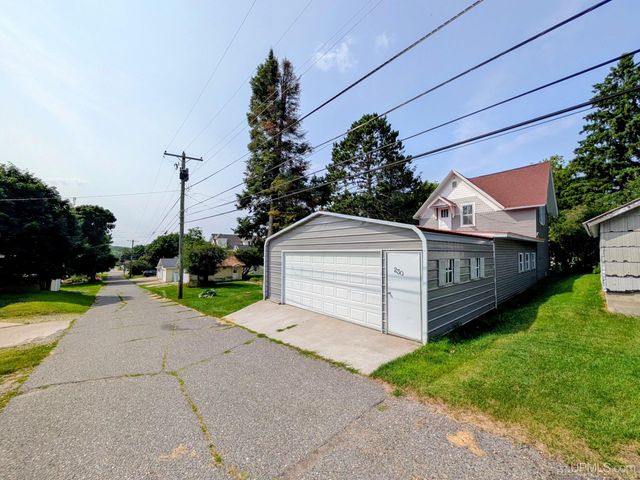 230 Diamond Street, Iron River, MI 49935