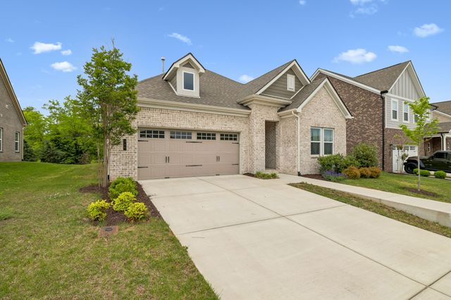 366 Triple Crown Cir, Gallatin, TN 37066