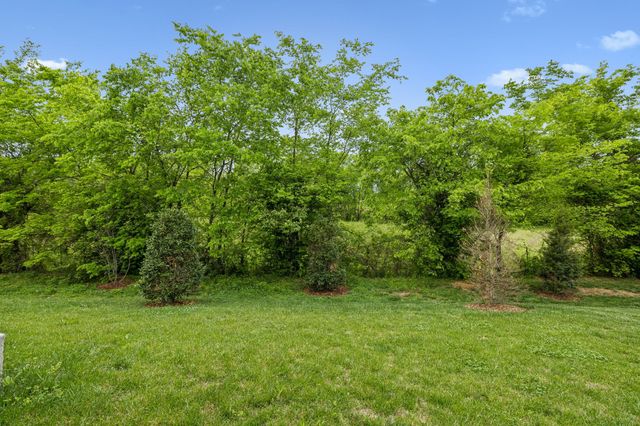 366 Triple Crown Cir, Gallatin, TN 37066