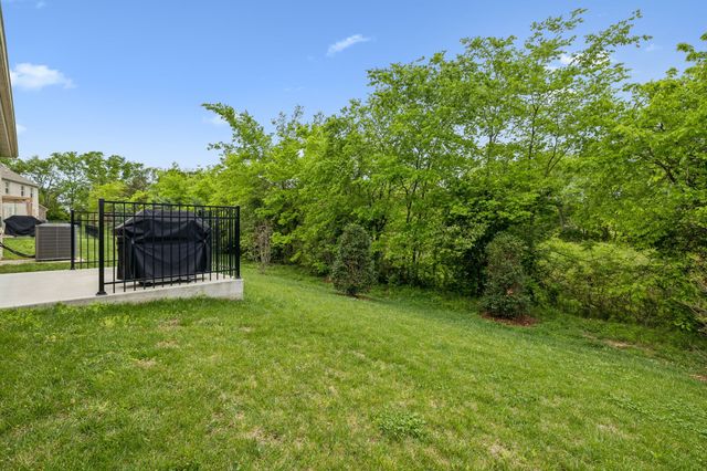 366 Triple Crown Cir, Gallatin, TN 37066