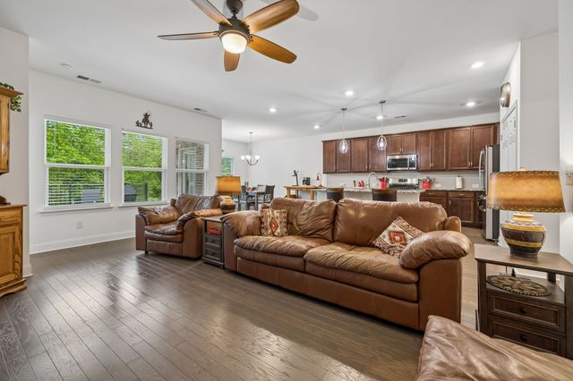 366 Triple Crown Cir, Gallatin, TN 37066