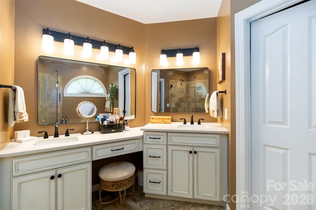 6210 Maple Cove Lane, Charlotte, NC 28269