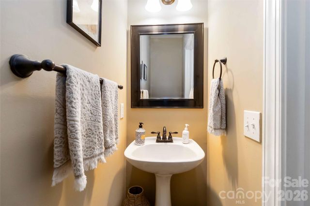 6210 Maple Cove Lane, Charlotte, NC 28269
