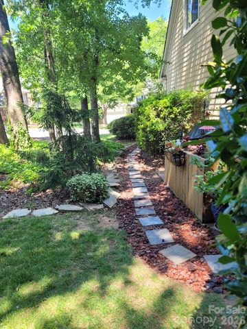 6210 Maple Cove Lane, Charlotte, NC 28269