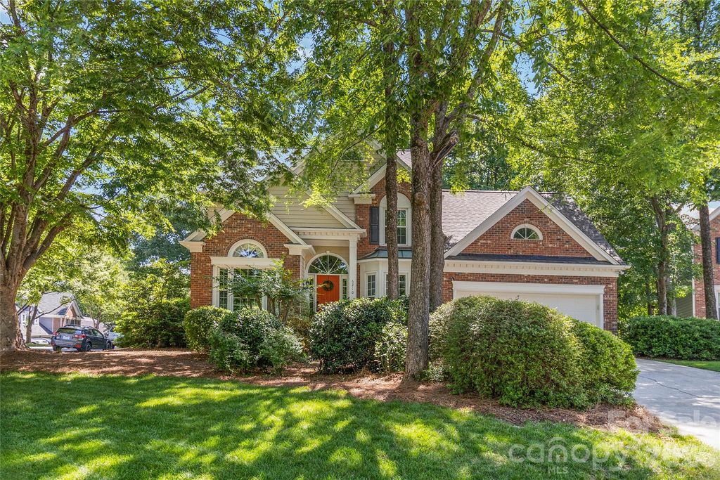 6210 Maple Cove Lane, Charlotte, NC 28269