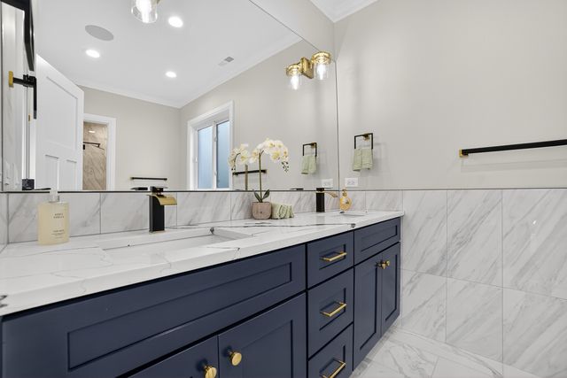 3019 N Kenneth Avenue, Chicago, IL 60641