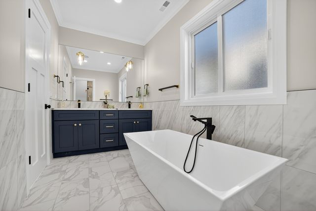 3019 N Kenneth Avenue, Chicago, IL 60641